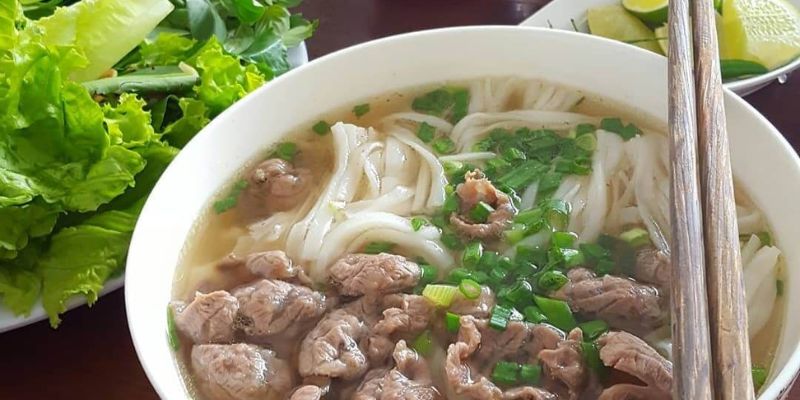 Cách nấu phở bò từng bước tận tâm. Nguồn: VLXX
